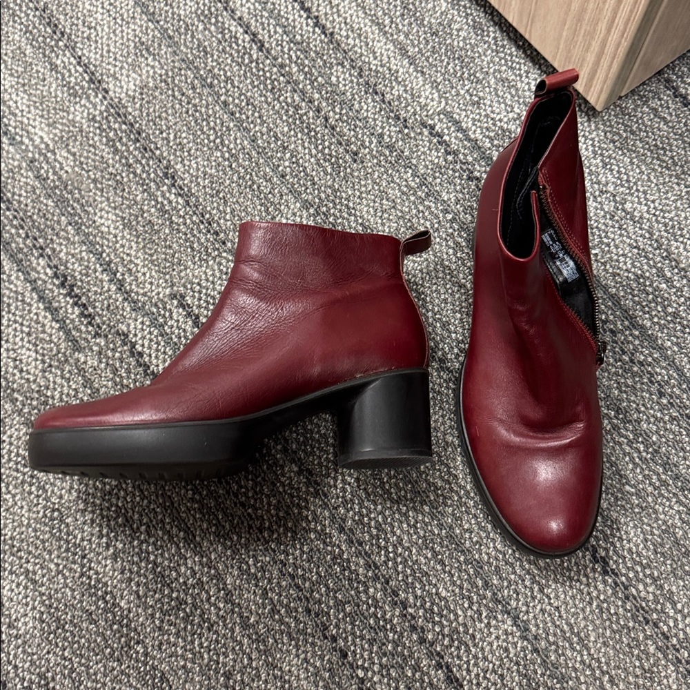 Ecco Womens Shape Sculpted Motion 35 Platform Leather Boots US 9/9.5 EU 40 Red